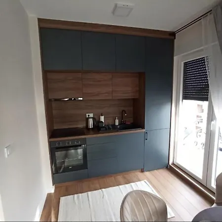 I&n Apartment *